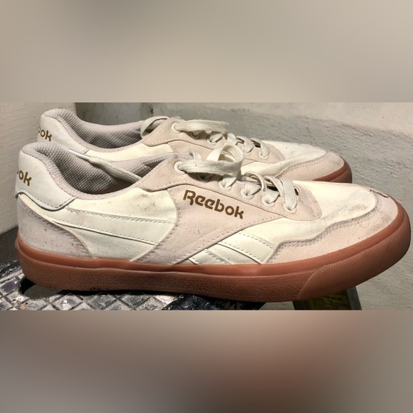 White/Crème & Gold lettering Reeboks, men’s size 10 - Picture 2 of 8